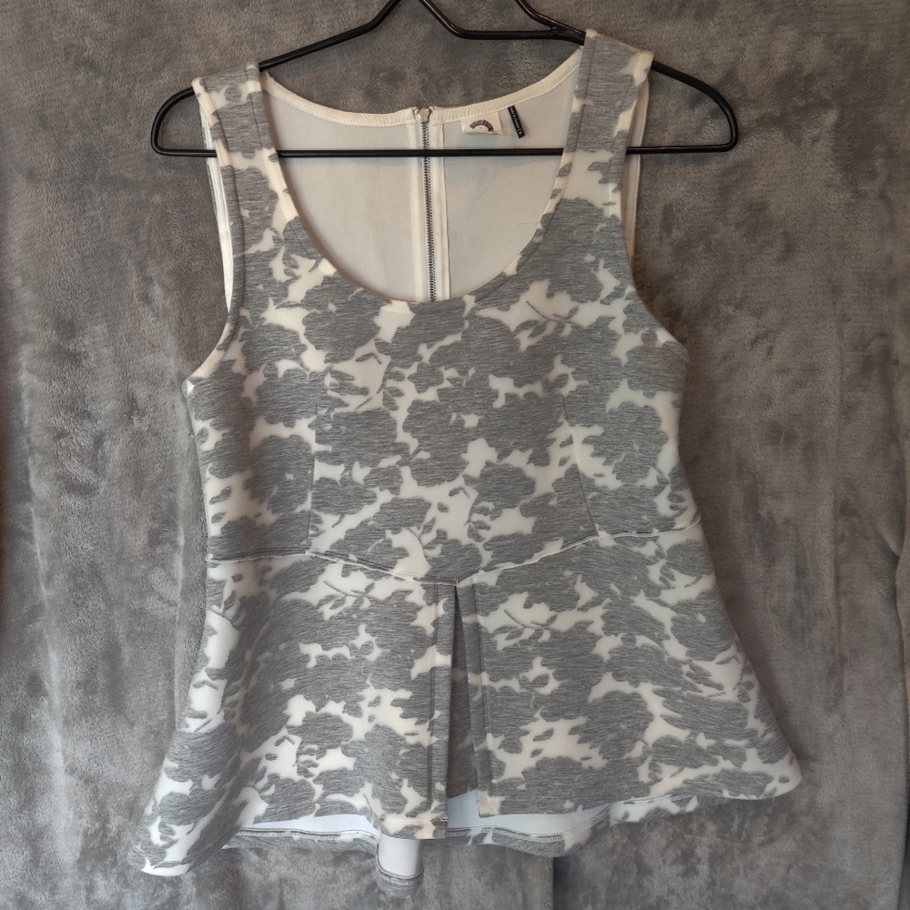 Sz M Anthropologie Akemi+Kin Peplum Floral Top